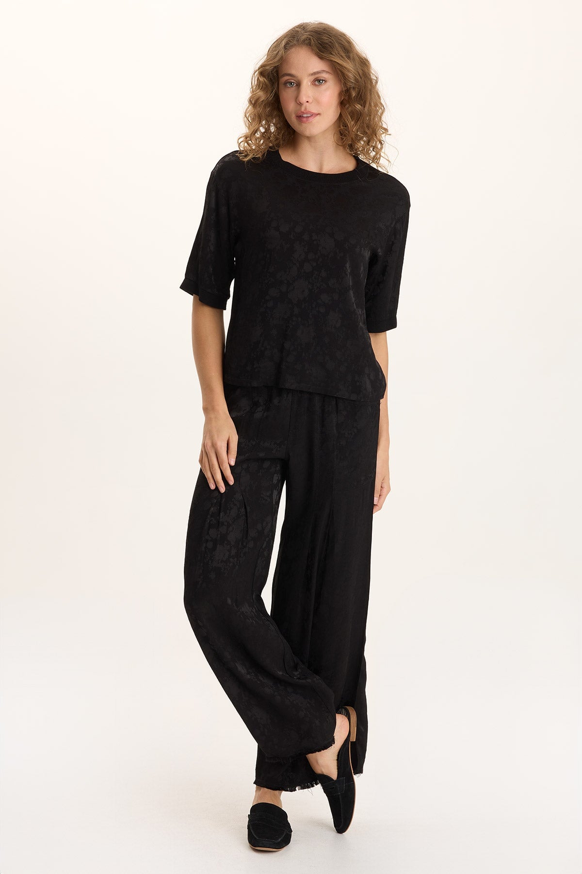 Chelan Textured Satin Casual Fit Top