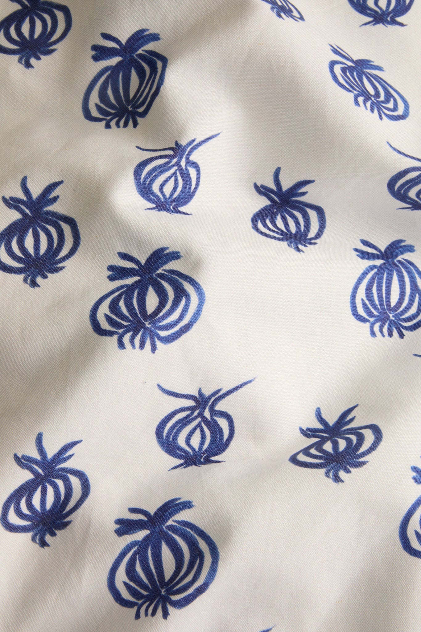 Blue Les Oignons Small Tablecloth