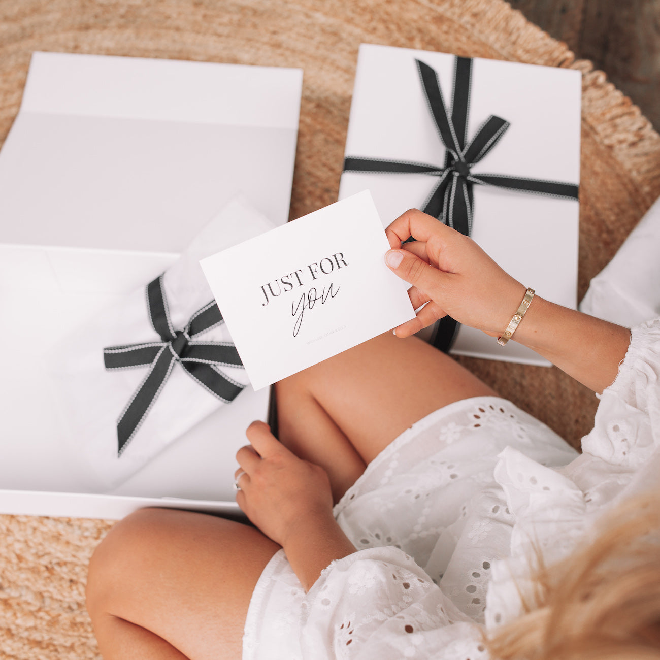 Gift Wrapping White | Esther & Co Gift Wrapping