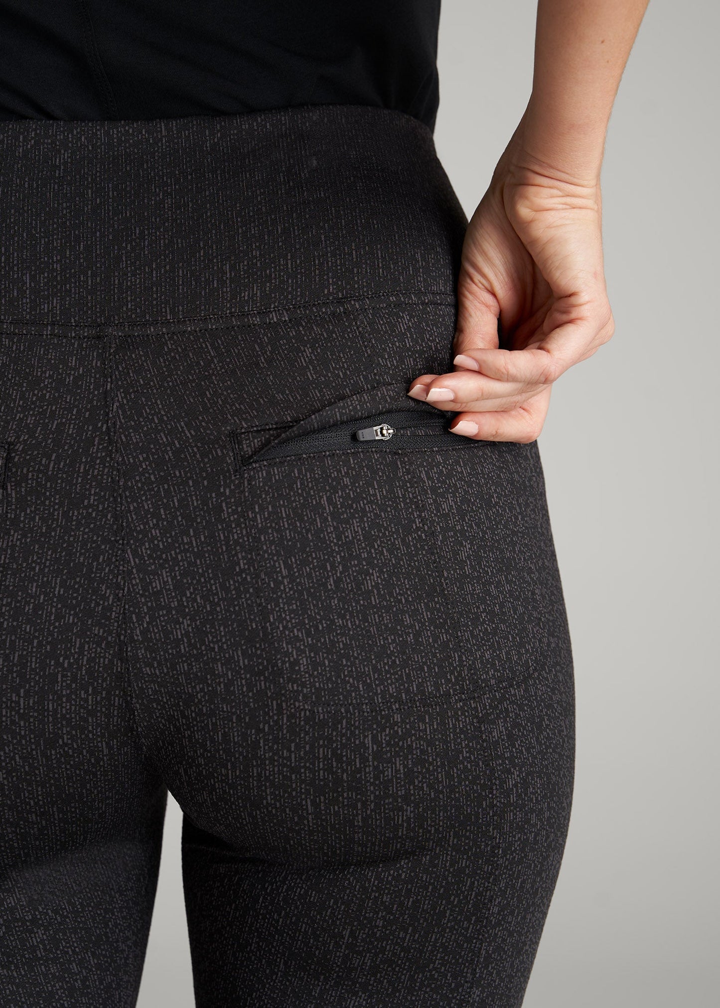 Textured Back-Pocket Leggings for Tall Women in Black Charcoal Jacquard
