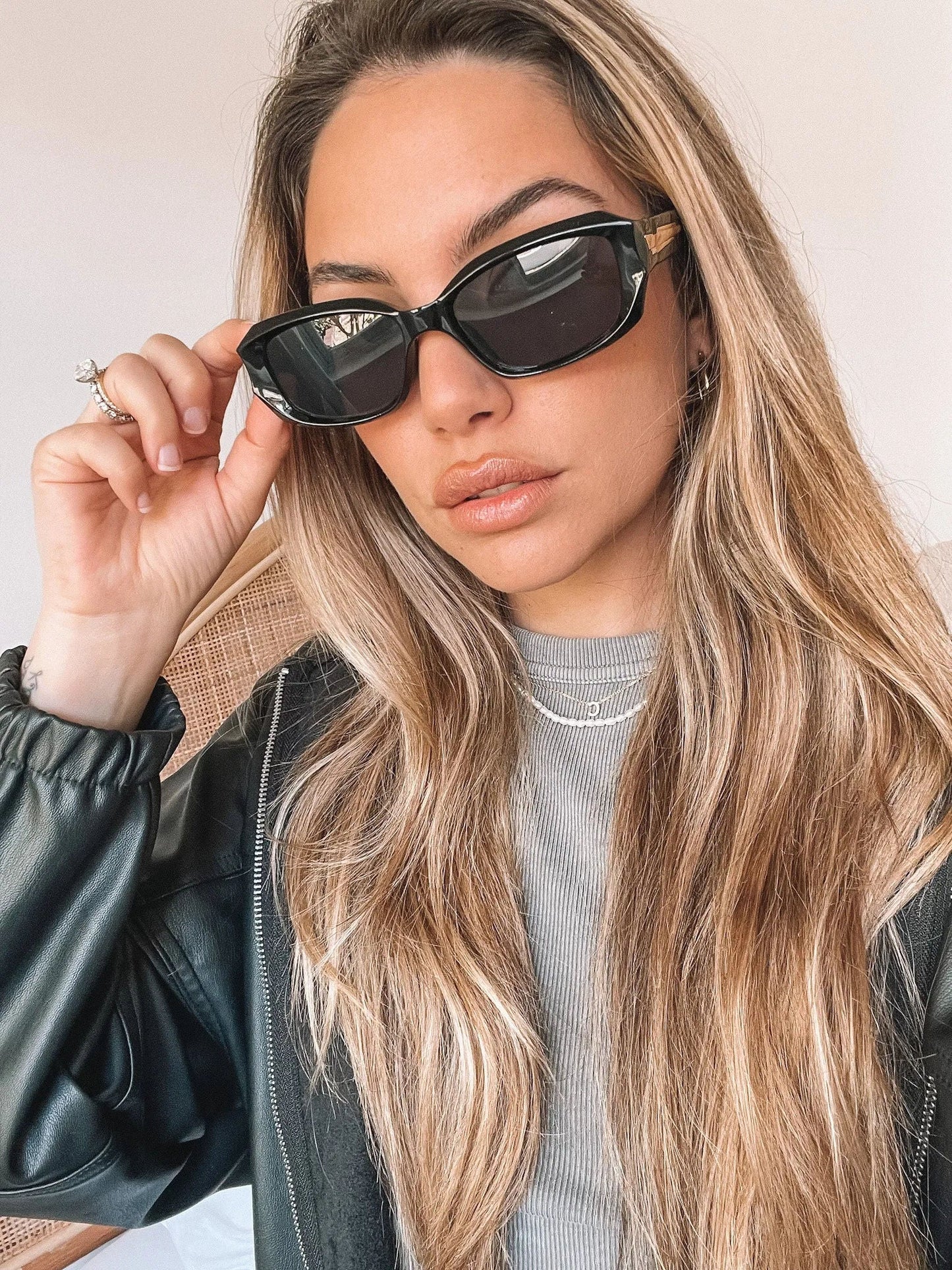 Amelia | Black