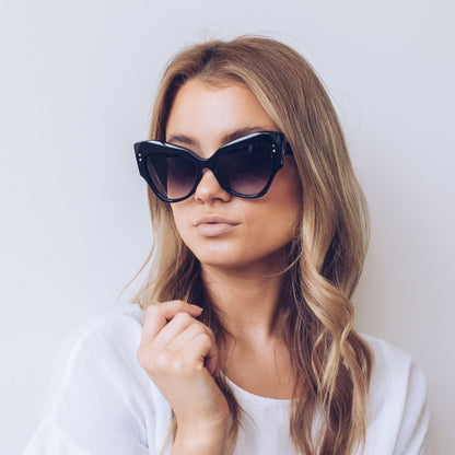 Hepburn | Black
