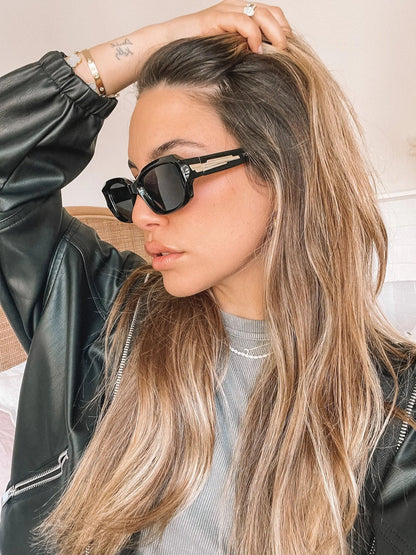 Amelia | Black